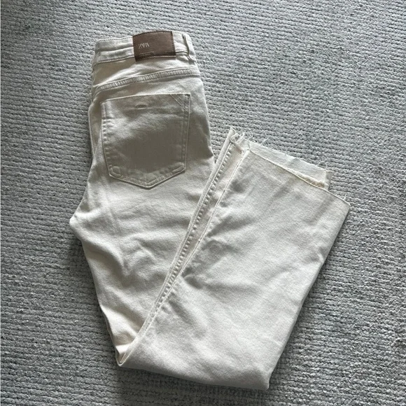 Zara Denim Jeans - Picture 2 of 3